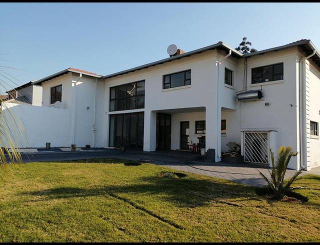 6 BEDROOM HOUSE FOR SALE IN NINAPARK